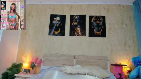 Snapshot of paris_x_hilton chatting on 3, 3, 2025 Paris online show from 3, 3, 2025