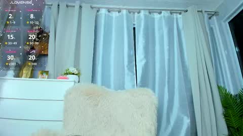 Snapshot of paris_x_hilton chatting on 13, 9, 2025 Paris online show from 13, 9, 2025