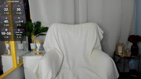 Snapshot of paris_x_hilton chatting on 7, 2, 2026 Paris online show from 7, 2, 2026