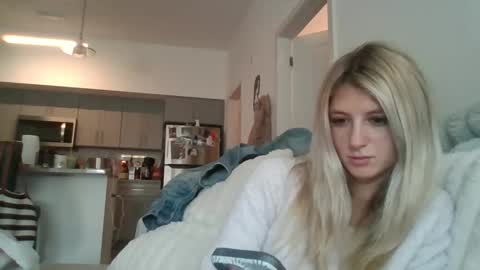 parisbaby2000 online show from 12, 11, 2025