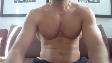 Snapshot of parisien75015 chatting on 4, 1, 2025 Porn Actor 21cm Hetero online show from 4, 1, 2025