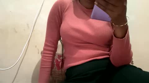 Snapshot of parneetu_642 chatting on 2, 12, 2025 parneetu_642 online show from 2, 12, 2025