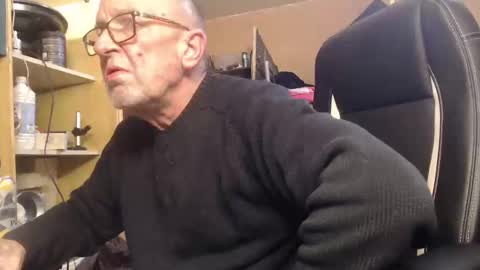 pascal88881 online show from 6, 1, 2025