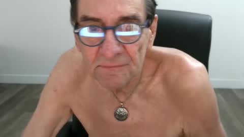 Snapshot of pastelito76 chatting on 16, 10, 2025 Bob online show from 16, 10, 2025