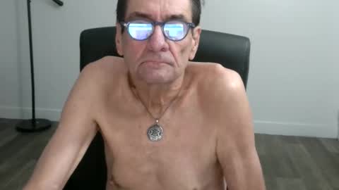 Snapshot of pastelito76 chatting on 11, 11, 2025 Bob online show from 11, 11, 2025