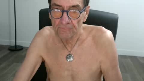 Snapshot of pastelito76 chatting on 15, 11, 2025 Bob online show from 15, 11, 2025