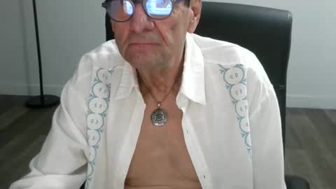 Snapshot of pastelito76 chatting on 19, 11, 2025 Bob online show from 19, 11, 2025