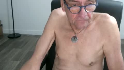 Snapshot of pastelito76 chatting on 15, 12, 2025 Bob online show from 15, 12, 2025