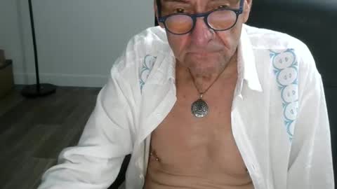 Snapshot of pastelito76 chatting on 18, 12, 2025 Bob online show from 18, 12, 2025