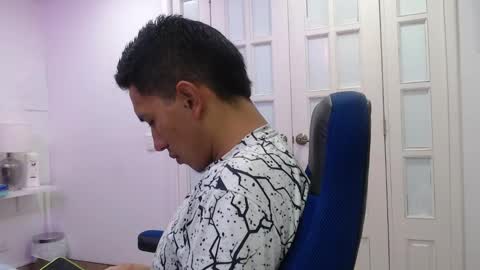 Snapshot of patrick_and_greeicy chatting on 18, 1, 2025 patrick_and_greeicy online show from 18, 1, 2025