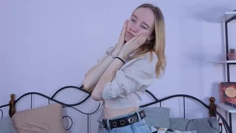Snapshot of patsy_lewis chatting on 17, 9, 2025 Alice online show from 17, 9, 2025
