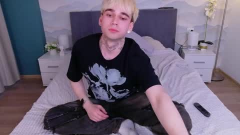 Snapshot of paul_weston chatting on 1, 4, 2026 Paul online show from 1, 4, 2026