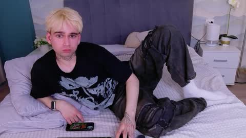 Snapshot of paul_weston chatting on 1, 4, 2026 Paul online show from 1, 4, 2026