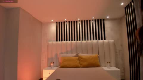 Paulina Santos  online show from 27, 2, 2026