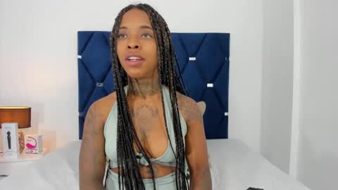 Snapshot of pauline_fox chatting on 5, 10, 2025 Pauline online show from 5, 10, 2025