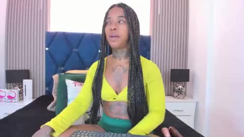 Snapshot of pauline_fox chatting on 21, 10, 2025 Pauline online show from 21, 10, 2025