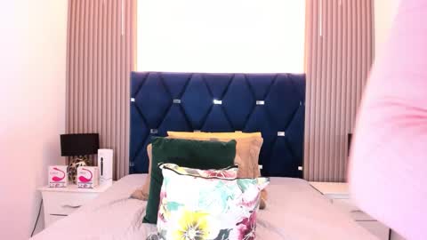 Snapshot of pauline_fox chatting on 1, 11, 2025 Pauline online show from 1, 11, 2025