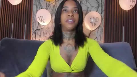 Snapshot of pauline_fox chatting on 17, 11, 2025 Pauline online show from 17, 11, 2025