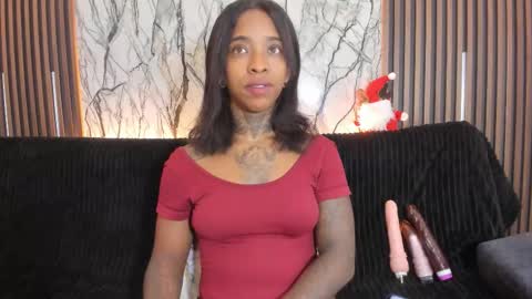 Snapshot of pauline_fox chatting on 2, 12, 2025 Pauline online show from 2, 12, 2025