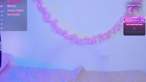 Snapshot of pauline_golden1 chatting on 2, 2, 2025 Pauline online show from 2, 2, 2025