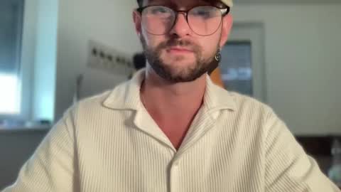 Snapshot of paulsimpsn chatting on 12, 9, 2025 love bush online show from 12, 9, 2025