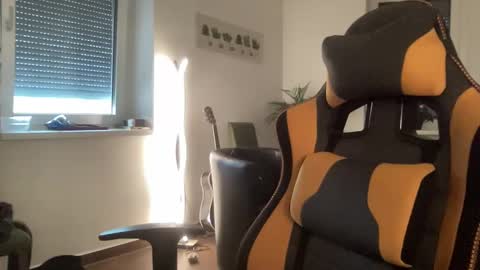 Snapshot of paulsimpsn chatting on 16, 9, 2025 love bush online show from 16, 9, 2025