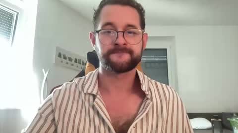 Snapshot of paulsimpsn chatting on 28, 9, 2025 love bush online show from 28, 9, 2025