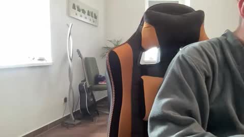 Snapshot of paulsimpsn chatting on 23, 10, 2025 love bush online show from 23, 10, 2025