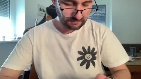 Snapshot of paulsimpsn chatting on 26, 10, 2025 love bush online show from 26, 10, 2025