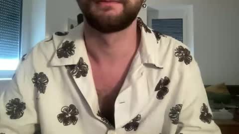 Snapshot of paulsimpsn chatting on 21, 11, 2025 love bush online show from 21, 11, 2025