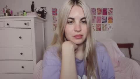 Snapshot of pawwsup1 chatting on 23, 9, 2025 Allisses online show from 23, 9, 2025