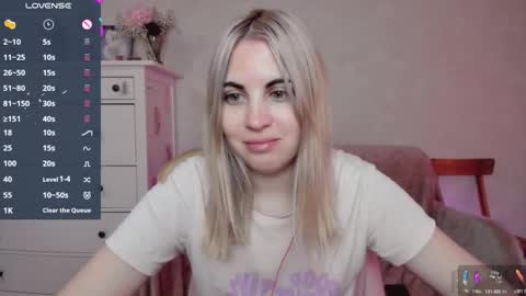 Snapshot of pawwsup1 chatting on 19, 10, 2025 Allisses online show from 19, 10, 2025