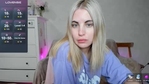 Snapshot of pawwsup1 chatting on 22, 10, 2025 Allisses online show from 22, 10, 2025