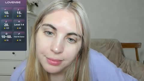 Snapshot of pawwsup1 chatting on 25, 10, 2025 Allisses online show from 25, 10, 2025