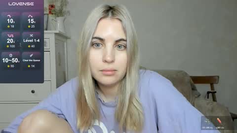 Snapshot of pawwsup1 chatting on 15, 12, 2025 Allisses online show from 15, 12, 2025