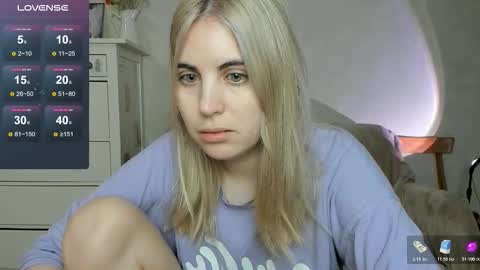 Snapshot of pawwsup1 chatting on 17, 12, 2025 Allisses online show from 17, 12, 2025