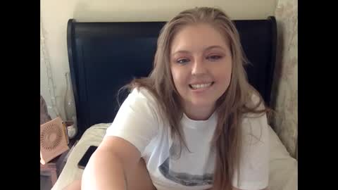 Snapshot of peachritual chatting on 11, 9, 2025 PeachRitual online show from 11, 9, 2025