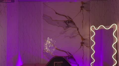 peachy_tay online show from 15, 4, 2026