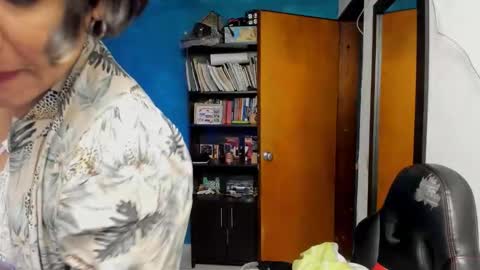 Snapshot of peanut_tangerine chatting on 8, 10, 2025 Tangerine Penaut online show from 8, 10, 2025