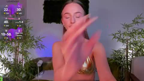 Snapshot of pearl_bloom chatting on 1, 7, 2026 Sex Leah online show from 1, 7, 2026