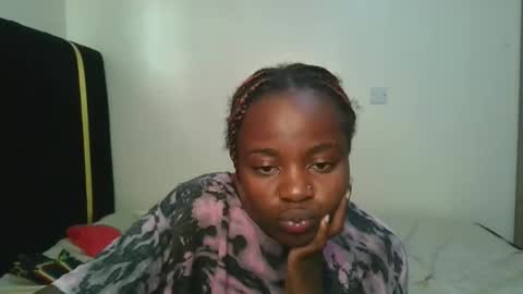 Snapshot of pearl_velvet chatting on 8, 11, 2025 vel online show from 8, 11, 2025