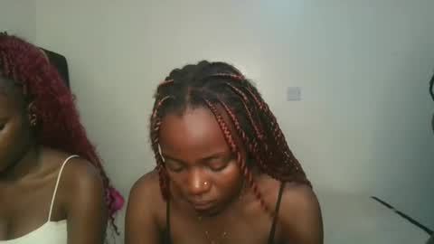 Snapshot of pearl_velvet chatting on 9, 11, 2025 vel online show from 9, 11, 2025