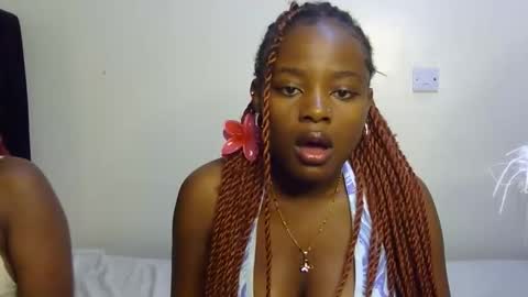 Snapshot of pearl_velvet chatting on 13, 11, 2025 vel online show from 13, 11, 2025