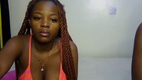 Snapshot of pearl_velvet chatting on 23, 11, 2025 vel online show from 23, 11, 2025