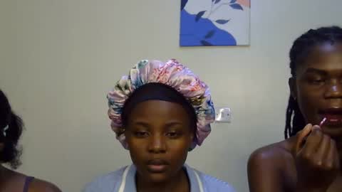 Snapshot of pearl_velvet chatting on 1, 12, 2025 vel online show from 1, 12, 2025