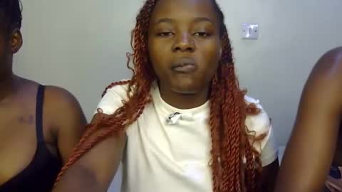 Snapshot of pearl_velvet chatting on 20, 12, 2025 vel online show from 20, 12, 2025