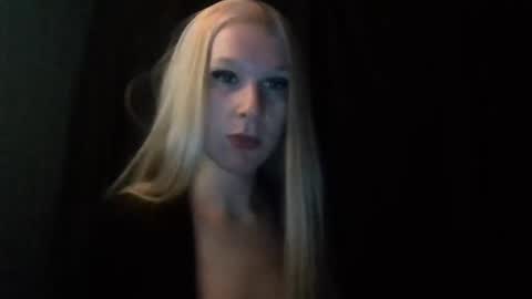 Mean Blonde Trans Woman online show from 9, 10, 2025