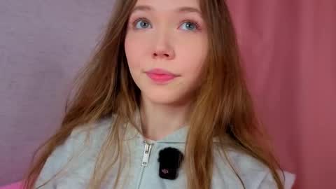 pearly_peach_ online show from 22, 4, 2026