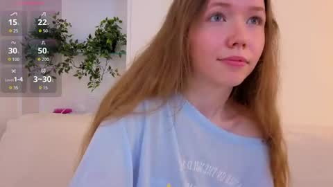 Snapshot of pearly_peach_ chatting on 4, 8, 2026 pearly_peach_ online show from 4, 8, 2026