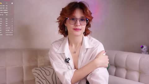 Snapshot of pebee chatting on 28, 9, 2025 Lily online show from 28, 9, 2025